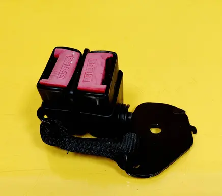 Renault Clio II Rear seatbelt buckle