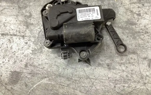 Volkswagen PASSAT B8 Air flap motor/actuator 5Q0907511A