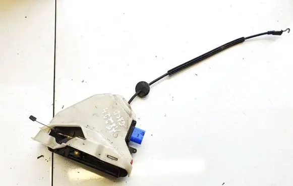 Volkswagen Golf V Rear door lock 7l0839016