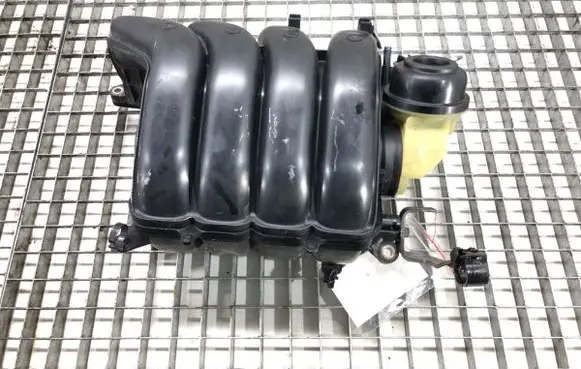 Toyota Avensis T270 Intake manifold 1028856S01