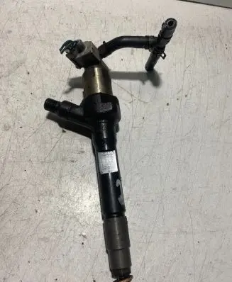 Mazda 6 Fuel injector R2AA13H50