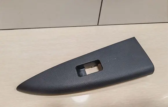 Nissan Note (E11) Front door window switch trim 809609U00A