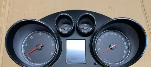 Opel Insignia A Speedometer (instrument cluster) 13327313