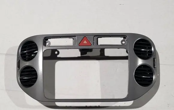 Radio/GPS head unit trim