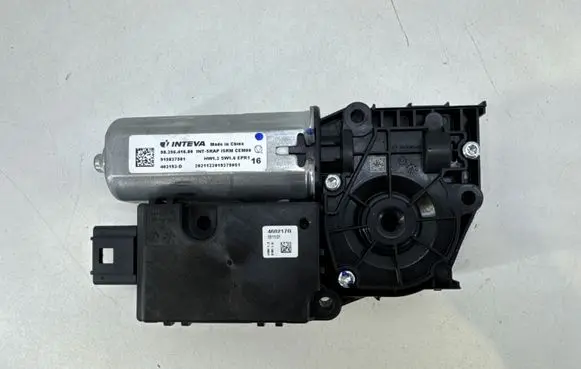Peugeot 2008 II Sunroof motor/actuator 9825641680