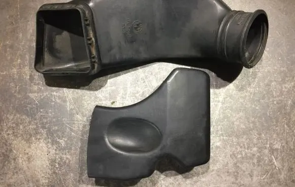 BMW 7 E32 Air intake hose/pipe 17105143 17105152