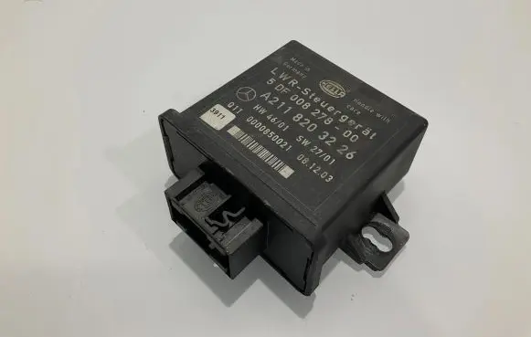 Mercedes-Benz E W211 Light module LCM A2118203226 5DF00827800 0000850021