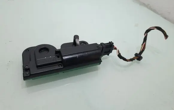 Volkswagen Touareg I Tailgate/trunk/boot lock/catch/latch 7L0827511E