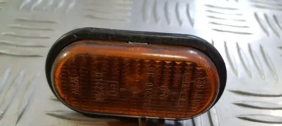 Renault Megane I Front fender indicator light 7700847333 6r0142789
