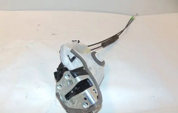 Toyota Camry VIII XV70 Rear door lock 6905048060 80801173
