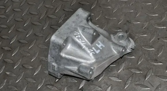 Engine mounting bracket