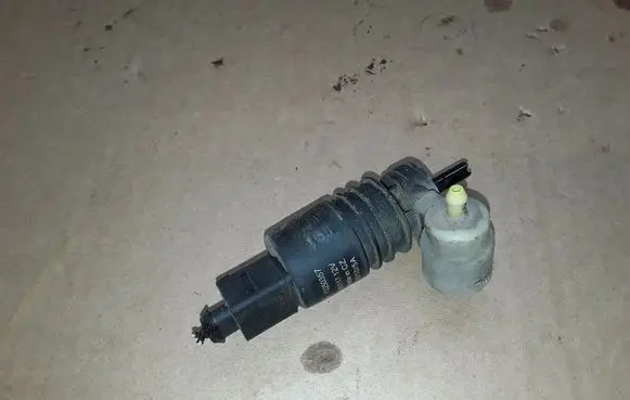 Chevrolet Cruze Windscreen/windshield washer pump 13250357 3240117