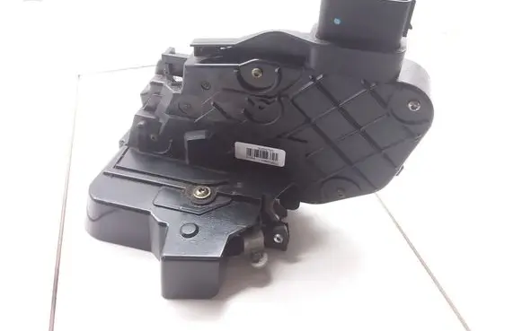 Volvo V50 Front door lock 30699793 5335A