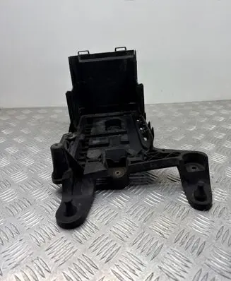 Volkswagen PASSAT B6 Battery box tray 1K0915333C