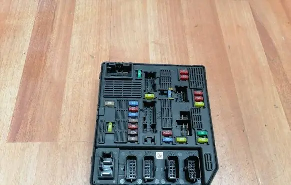 Renault Scenic III - Grand scenic III Fuse module 284B69009R USMJR95