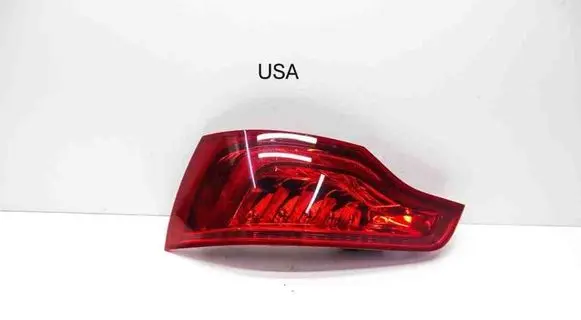Tailgate rear/tail lights