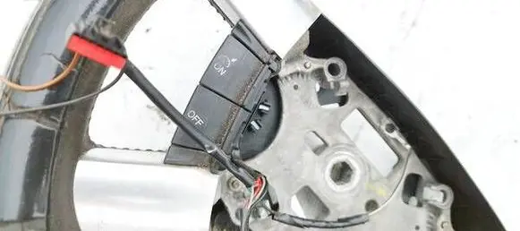 Steering wheel buttons/switches