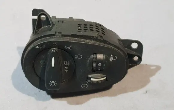Ford Focus Light switch 04052503