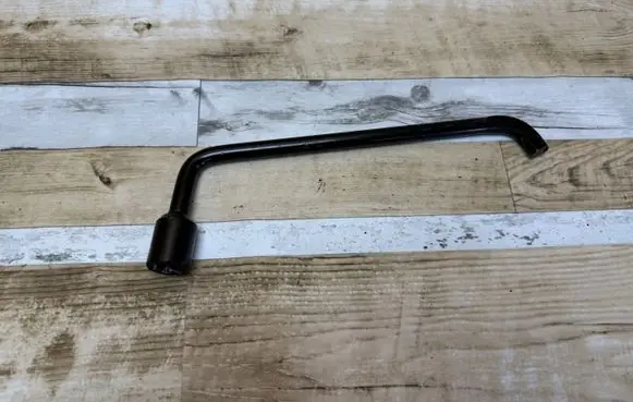 Peugeot 207 Wheel nut wrench 