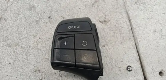 Volvo S40 Steering wheel buttons/switches 30739638
