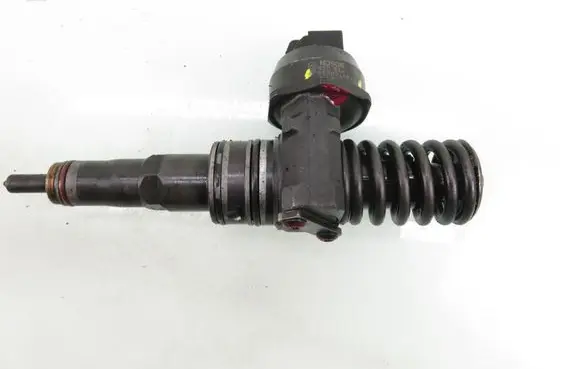 Volkswagen Golf V Fuel injector 0414720215 038130073AG