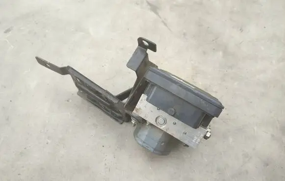 Seat Ibiza IV (6J,6P) ABS Pump 6R0614517AJ 6R0907379AS