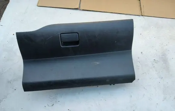 Toyota Auris 150 Glove box