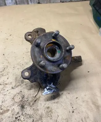 Front wheel hub