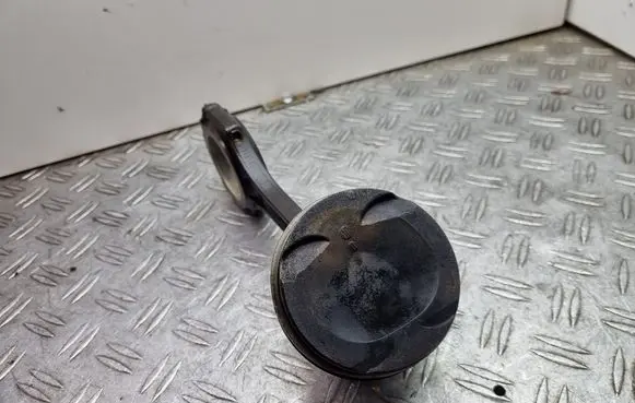 Mercedes-Benz C W204 Piston with connecting rod 0821QB FMG