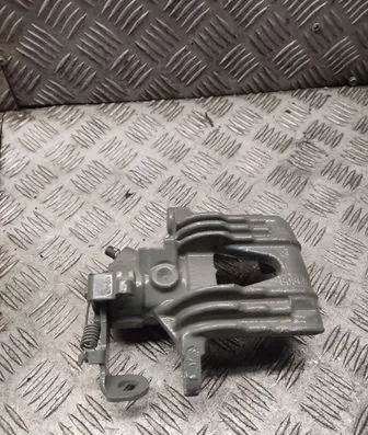 Opel Zafira A Rear brake caliper