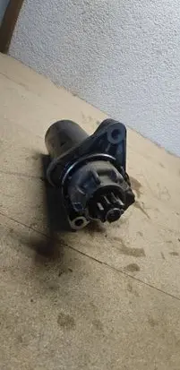 Volkswagen PASSAT B6 Starter motor 1005831520