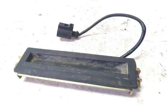 Volkswagen PASSAT B5.5 Tailgate opening switch 3B9827566B