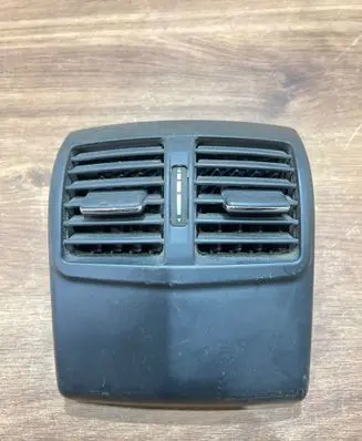 Mercedes-Benz E W212 Rear air vent grill A2128300954