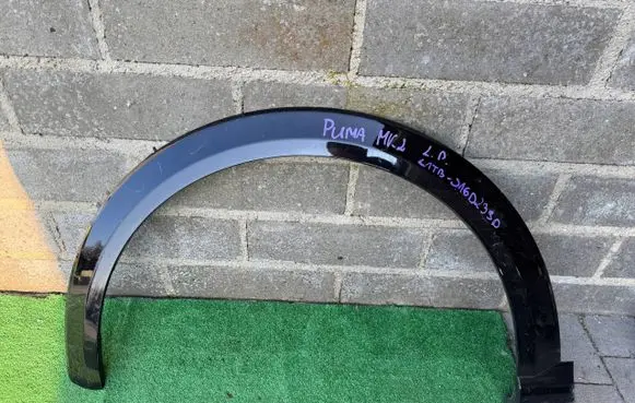 Ford Puma Front arch trim 