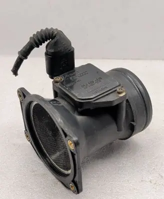 Skoda Octavia Mk1 (1U) Mass air flow meter 06A906461B AFH6010C T14098
