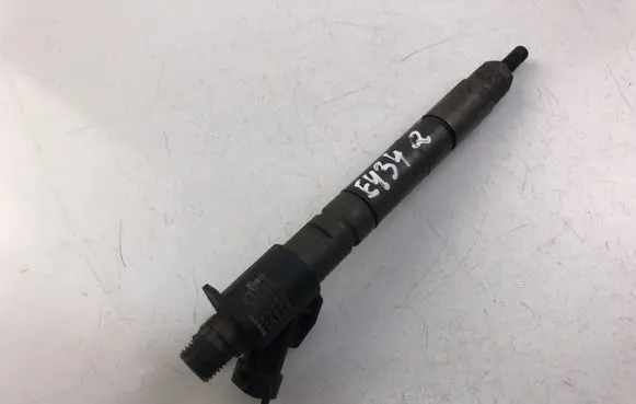 Volvo V40 Fuel injector 31303238