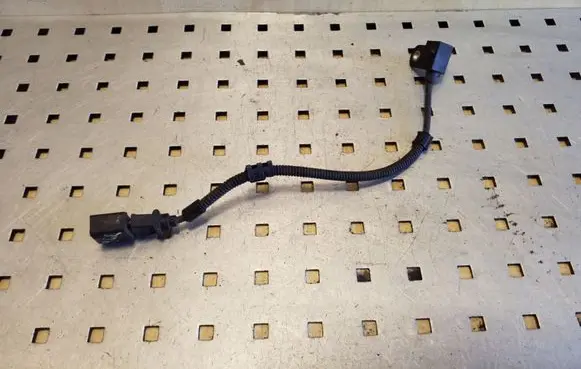 Audi A3 S3 8L Crankshaft position sensor 9805940