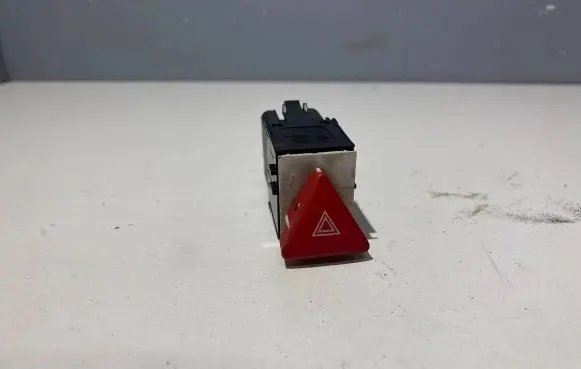 Volkswagen PASSAT B6 Hazard light switch 3C0953509 1990502S
