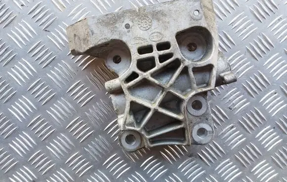 Land Rover Range Rover Evoque L538 Engine mounting bracket GJ326030AA