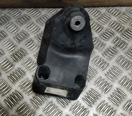 Mercedes-Benz E W213 Engine mounting bracket