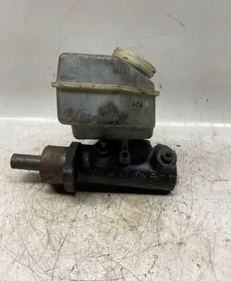 Master brake cylinder
