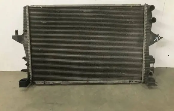 Volkswagen Multivan T5 Coolant radiator 7H0121253F