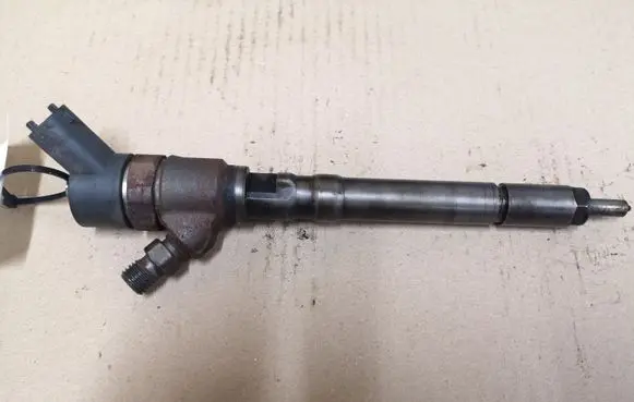 KIA Carens I Fuel injector 0445110064