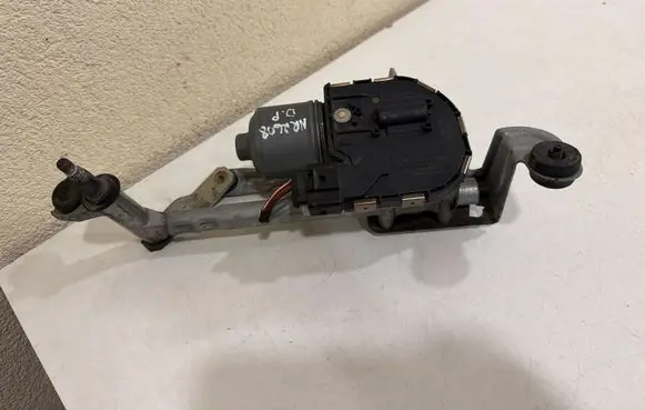 Volkswagen Golf Plus Wiper motor 5M0955120F