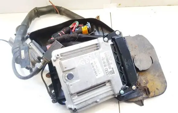 Audi A4 S4 B7 8E 8H Engine control unit/module 8e0910115k 0261s02210