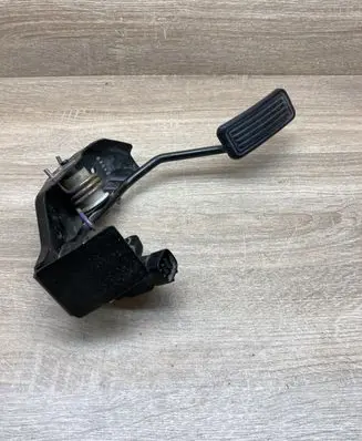 Toyota Avensis T250 Accelerator throttle pedal 7811135030