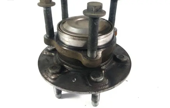 Chevrolet Silverado Front wheel bearing hub 13536045