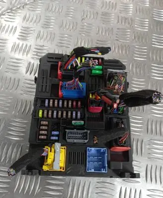 Opel Grandland X Fuse box set 9832880680