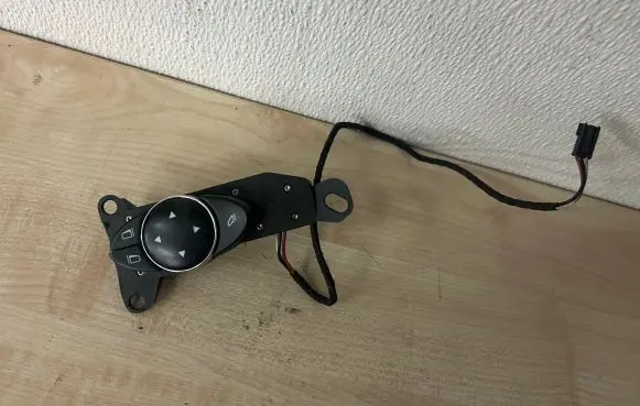 Mercedes-Benz E W211 Wing mirror switch 2118208510