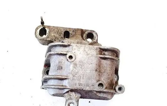 Volkswagen PASSAT B6 Engine mount bracket 1K0199262M